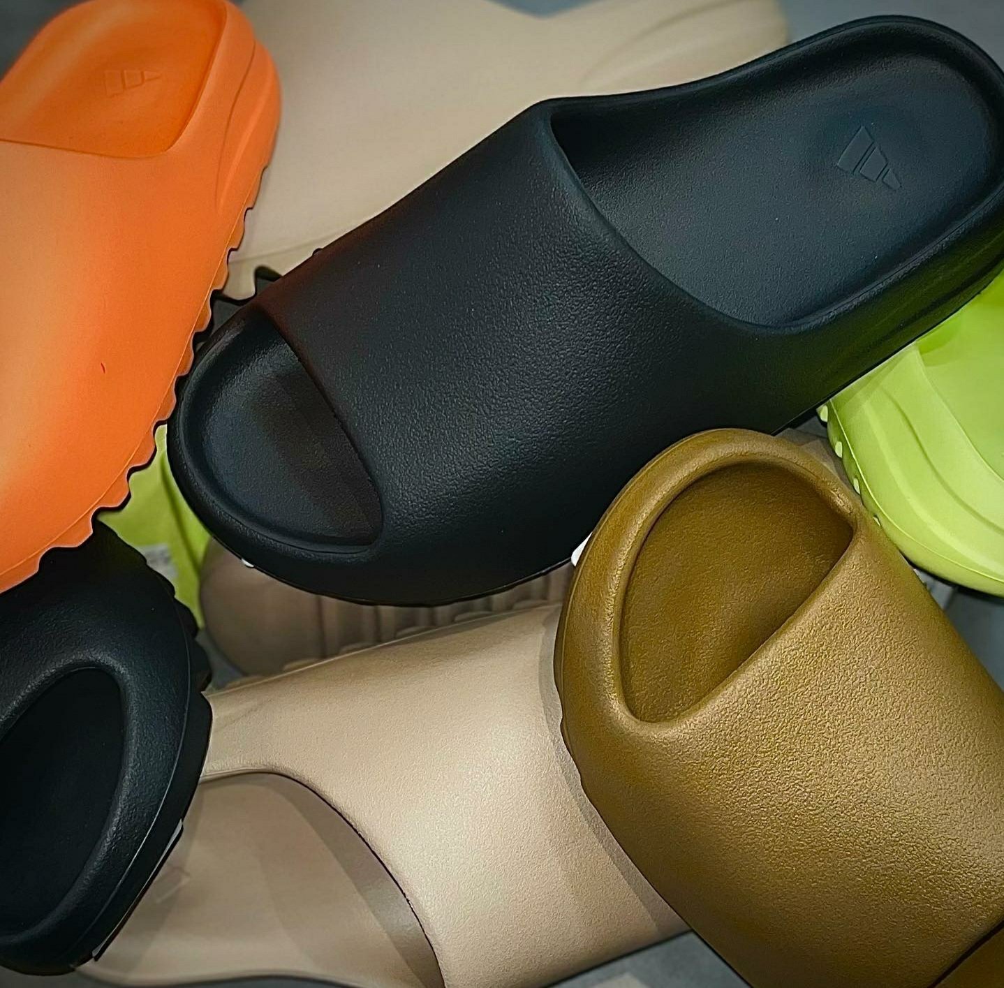 Buy Yezzy Slides Online - Image 2