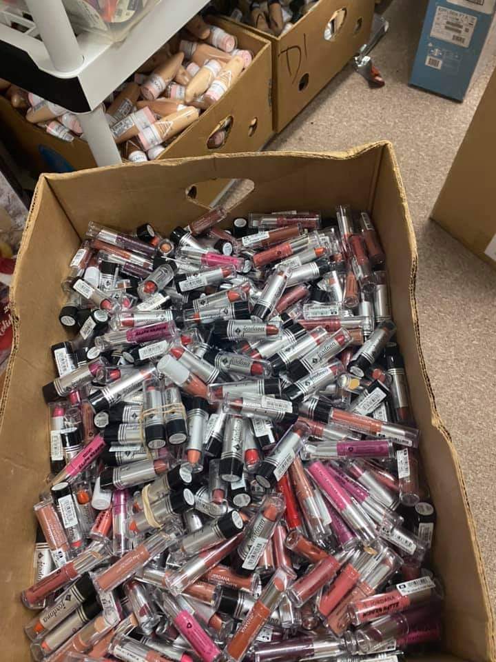 Wholesale Cosmetic Pallets Online - Image 22