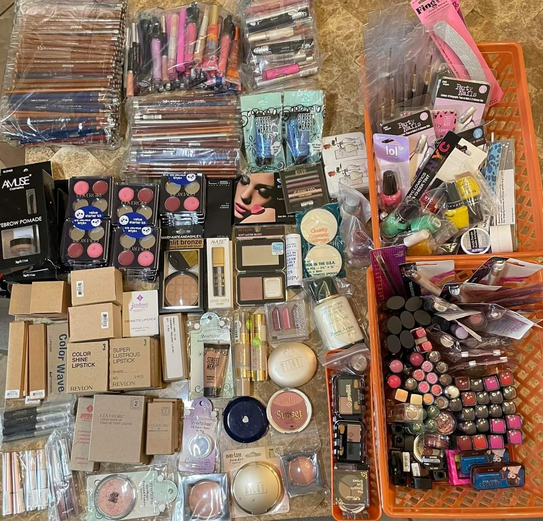 Wholesale Cosmetic Pallets Online - Image 17