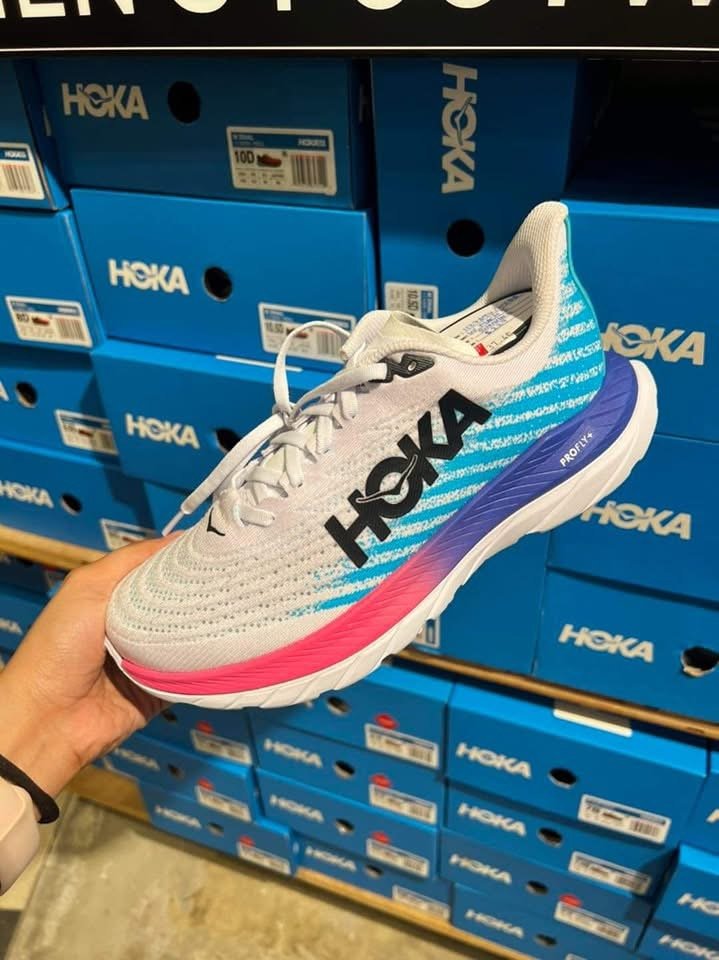 Hoka shoes pallet - Image 3